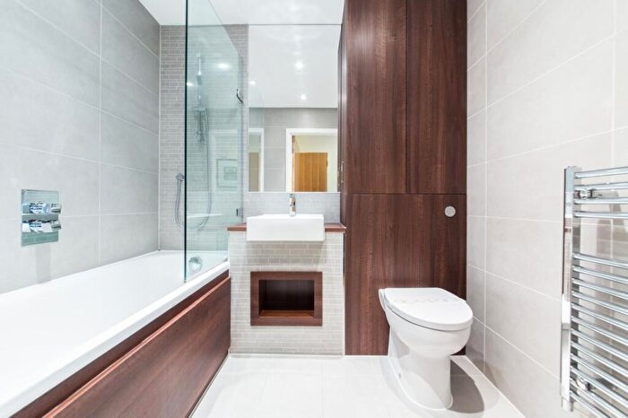 1 Bedroom Flat For Sale In Ceram Court, Caspian Wharf, Seven Sea Gardens, Bow, London, E3