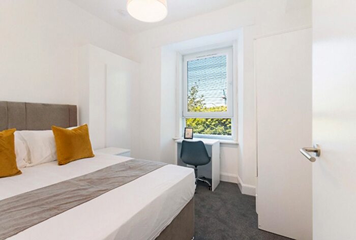 2 Bedroom Flat To Rent In Upper Grove Place, Fountainbridge, Edinburgh, EH3