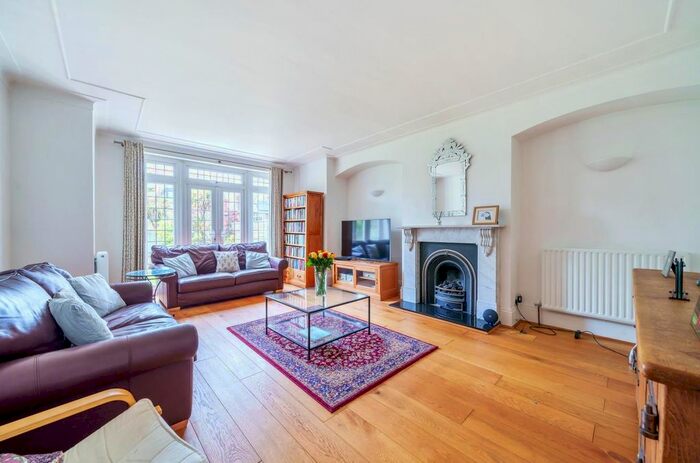 6 Bedroom Semi-Detached House To Rent In Dicey Avenue, London, NW2