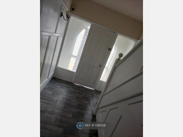 3 Bedroom Semi-Detached House To Rent In Hilton Road, Stoke-On-Trent, ST4