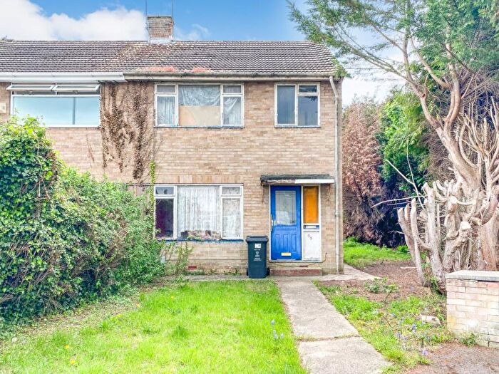 3 Bedroom Semi Detached House For Sale In Thames Avenue, Swindon, Wiltshire, SN25