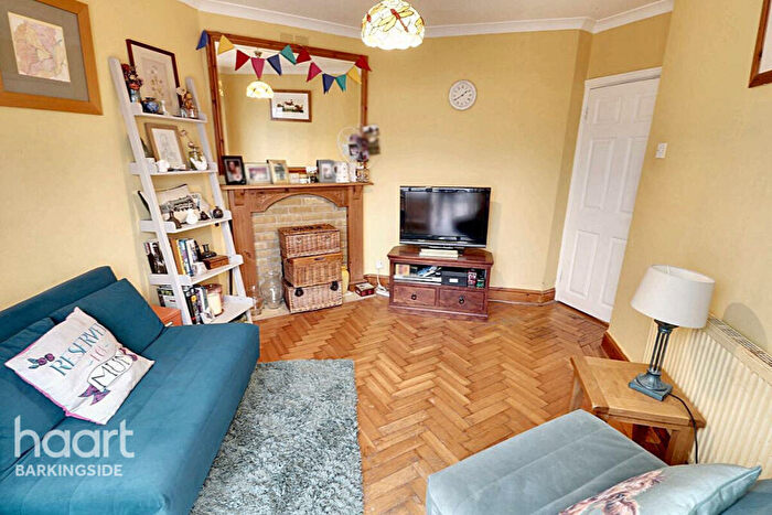 3 Bedroom End Of Terrace House For Sale In Fencepiece Road, Chigwell, IG7