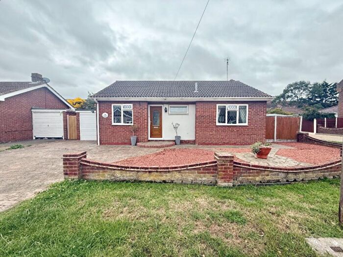 2 Bedroom Bungalow For Sale In Beachway, Canvey Island, SS8