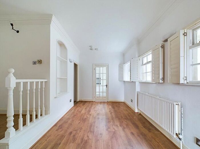 1 Bedroom Flat For Sale In Combermere Road, London, SW9