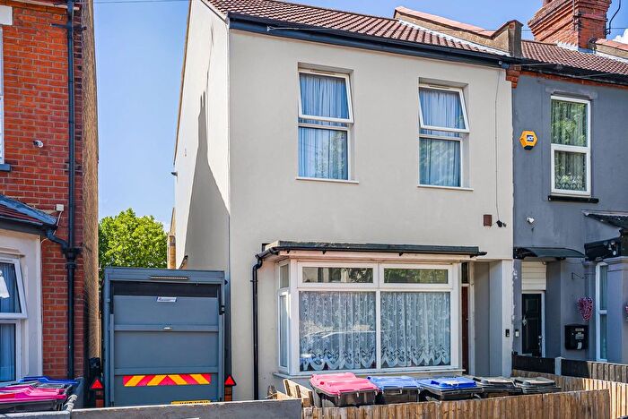 1 Bedroom Flat To Rent In Salisbury Avenue, Westcliff-On-Sea, SS0