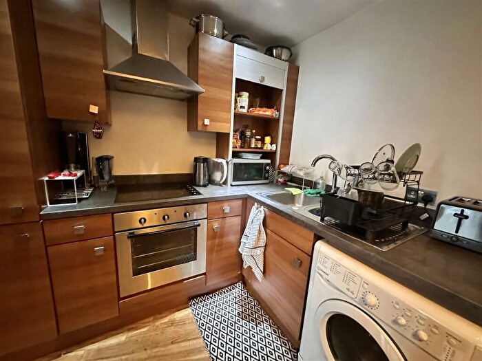 2 Bedroom Flat For Sale In Chapel Street, Salford, M3
