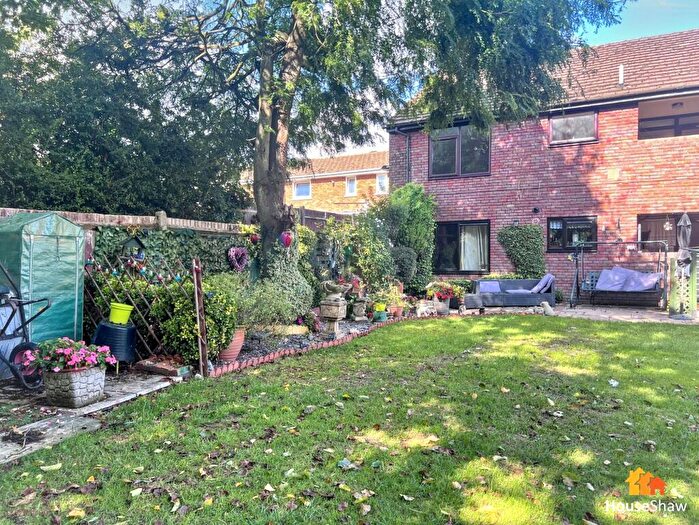 2 Bedroom Flat For Sale In The Bourne, Bovingdon, HP3