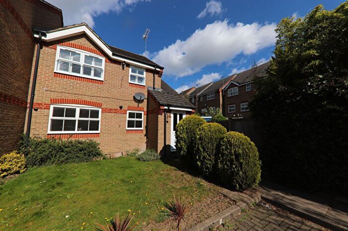 1 Bedroom Maisonette For Sale In Salters Close, Rickmansworth, WD3