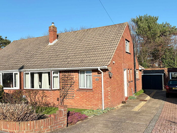 3 Bedroom Semi Detached House For Sale In Wootton Road, Lee-on-the-solent, PO13