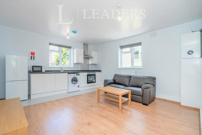 2 Bedroom Flat To Rent In Commercial Road, Southampton, SO15
