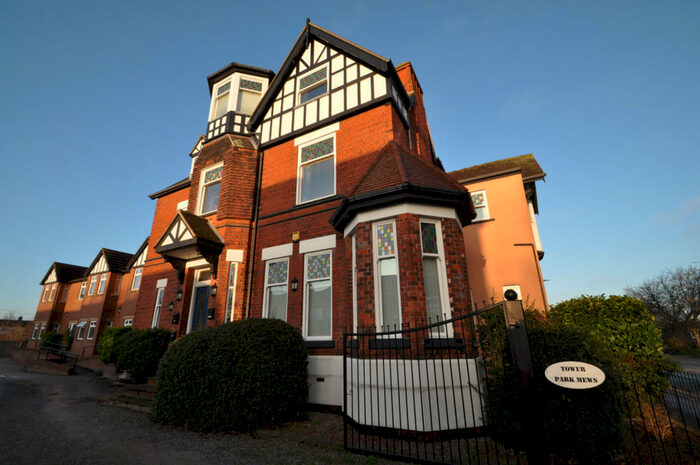 2 Bedroom Apartment For Sale In Tower Park Mews, Hull, HU8