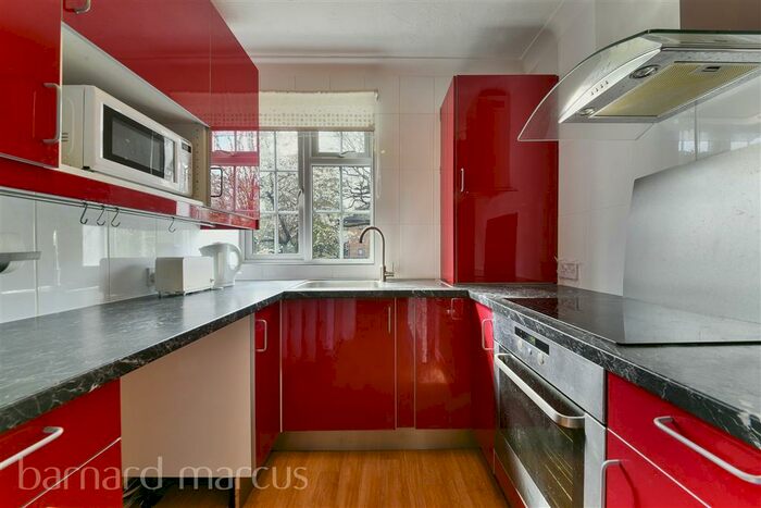 2 Bedroom Flat To Rent In Addiscombe Road, Croydon, CR0