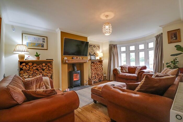 4 Bedroom Detached House For Sale In Oak Road, Woolston, SO19