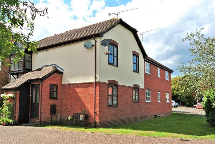 2 Bedroom Apartment For Sale In Crawshaw Road, Ottershaw, Chertsey, KT16