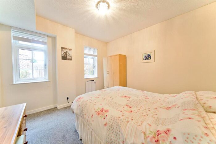 1 Bedroom Bungalow For Sale In Wellington Court, Weymouth, DT4 - Photo 2