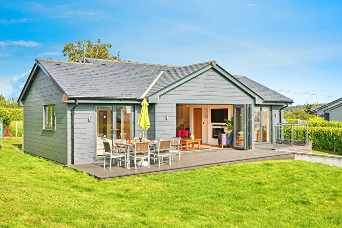 3 Bedroom Bungalow To Rent In Long Lane, Newport, PO30