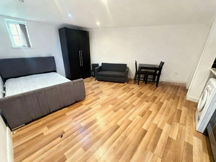 1 Bedroom Studio To Rent In Black Horse, Mabgate, LS9