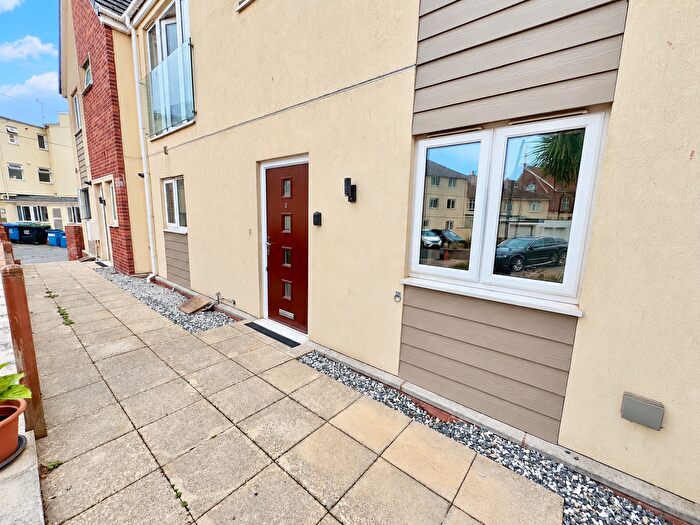 2 Bedroom Flat To Rent In Marine Gardens, Paignton, TQ3