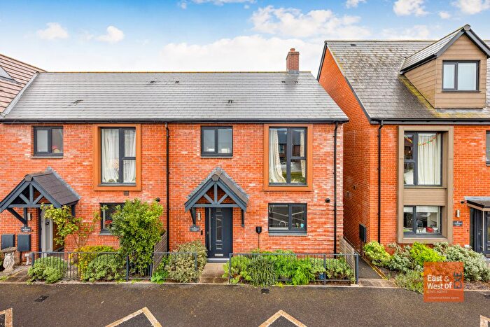 3 Bedroom Semi-Detached House For Sale In Whimbrel Court, Topsham, Exeter, EX3