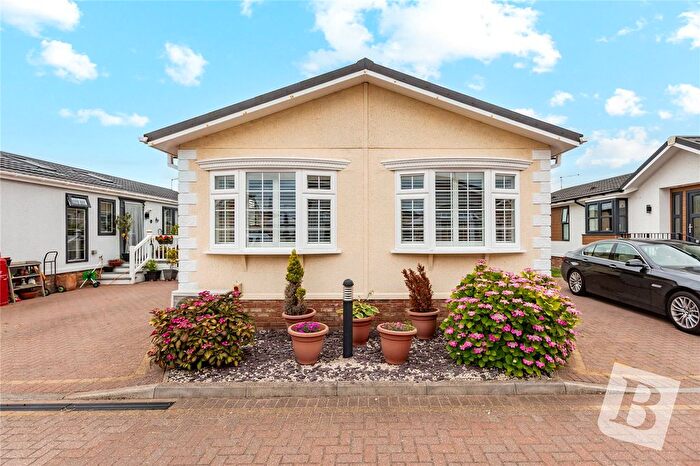 2 Bedroom Park Home For Sale In Elm Way, Hayes Country Park, Battlesbridge, Wickford, SS11