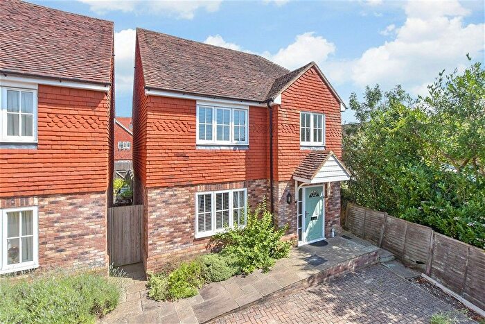 3 Bedroom Detached House For Sale In Bishop Close, High Halden, Kent, TN26