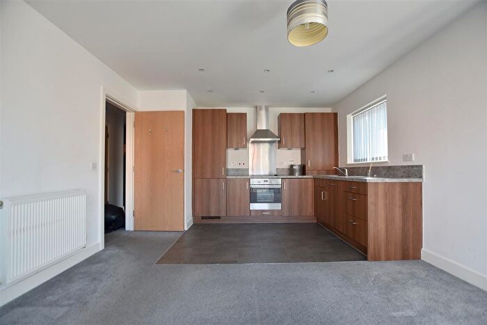 2 Bedroom Flat To Rent In Thornton Side, Redhill, RH1