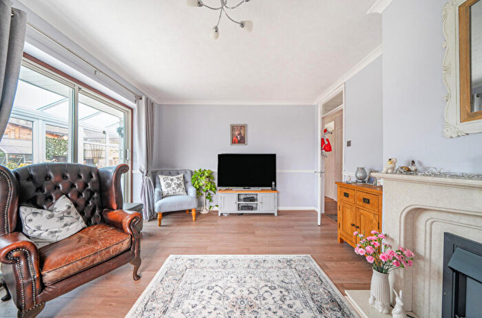 2 Bedroom Bungalow For Sale In Broom Close, Calcot, Reading, RG31