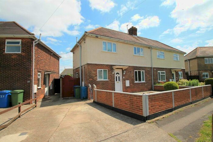 3 Bedroom Semi-Detached House To Rent In Barrow Grove, Sittingbourne ME10