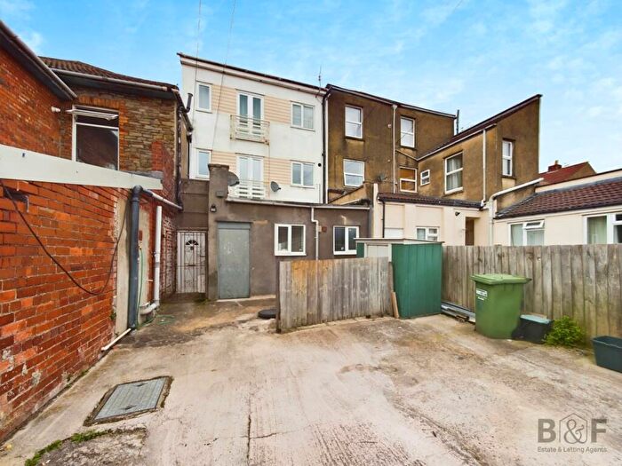 2 Bedroom Flat To Rent In High Street, Staple Hill, BS16