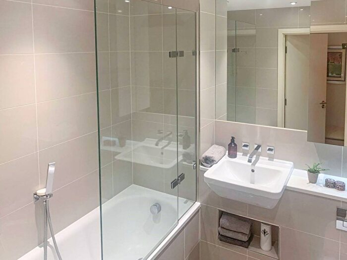 1 Bedroom Flat To Rent In Pinnacle Apartments, East Croydon, Croydon, CR0
