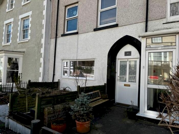 2 Bedroom Flat To Rent In Church Walks, Llandudno, LL30