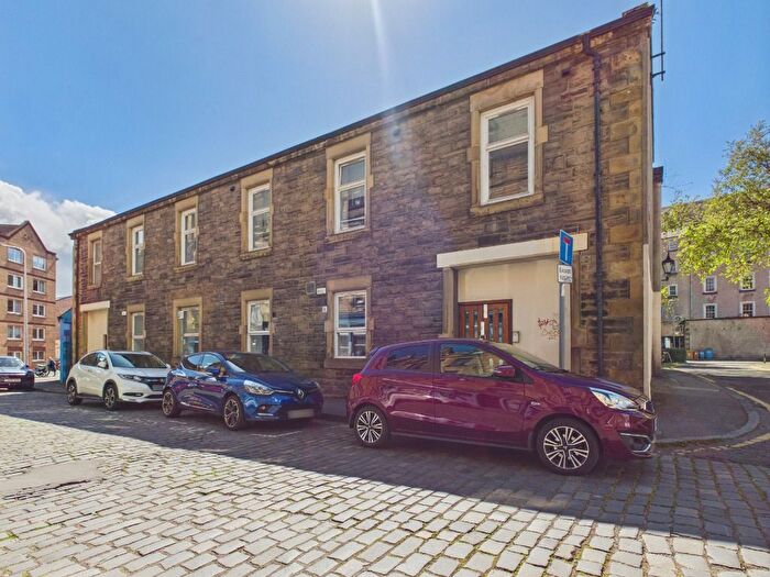 4 Bedroom Flat To Rent In Howden Street, Newington, Edinburgh, EH8