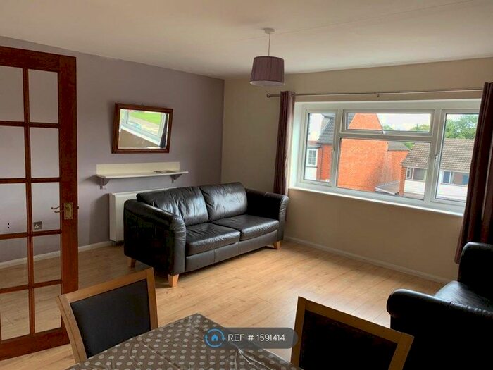 2 Bedroom Flat To Rent In Knighton Road, Leicester, LE2