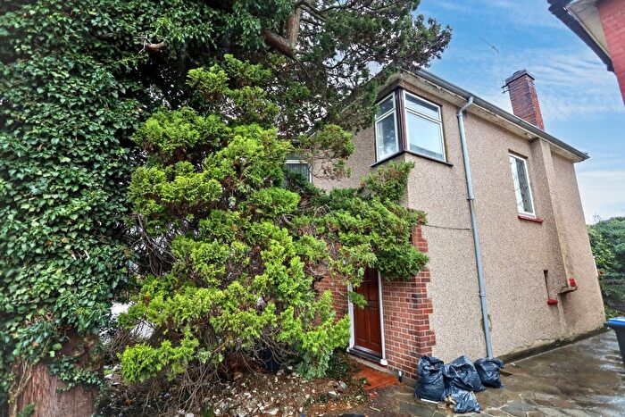 3 Bedroom Semi Detached House For Sale In Meadway, Enfield, EN3