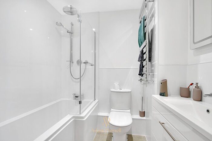 2 Bedroom Flat For Sale In Elizabeth Court, Leicester, LE9