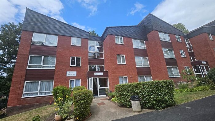 2 Bedroom Flat To Rent In Kenilworth Close, Worcester, WR3