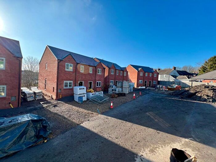 3 Bedroom Semi-Detached House For Sale In Kilnstone Close, Church Gresley, DE11