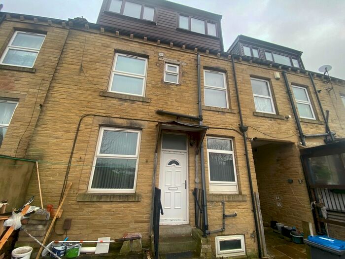 4 Bedroom Terraced House To Rent In Fearnsides Street, Bradford, BD8