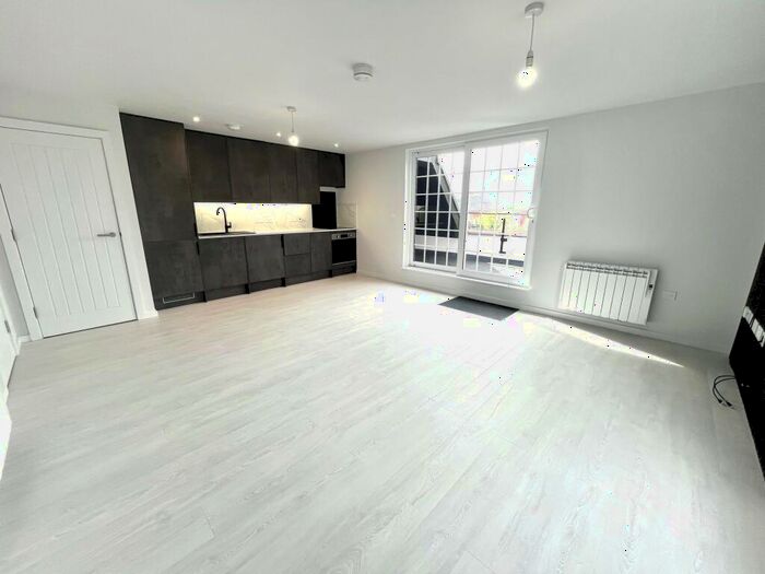 1 Bedroom Apartment To Rent In Elmfield North Block, Millbrook Road East, Southampton, SO15