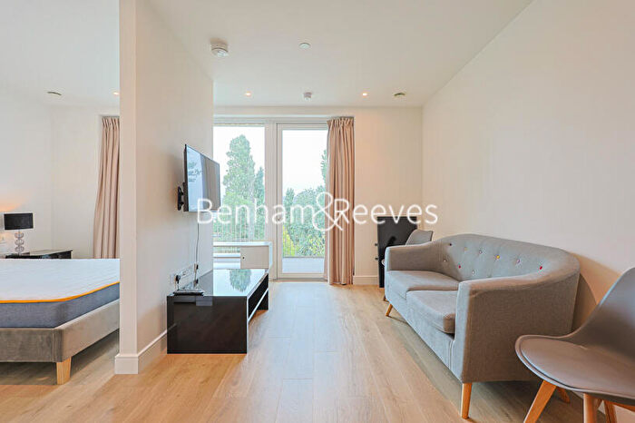 Studio To Rent In Beresford Ave, Wembley, HA0