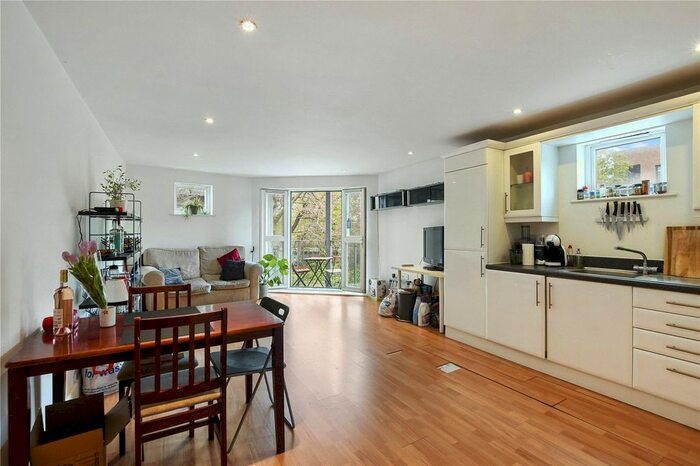 2 Bedroom Flat To Rent In Chandlers Court, Elgar Street, London, SE16