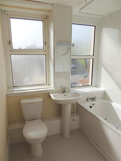 2 Bedroom Flat To Rent In Flat, St James Hou St James PlaceIlfracombeDevon, SE11