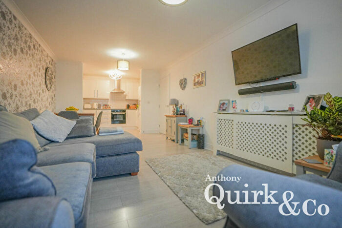 2 Bedroom Apartment For Sale In The Riverfront, Canvey Island, SS8