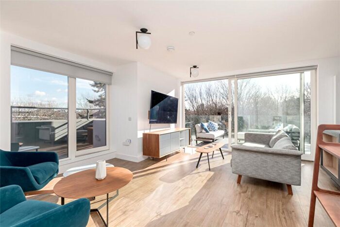3 Bedroom Apartment For Sale In Groathill Road South, Edinburgh, EH4