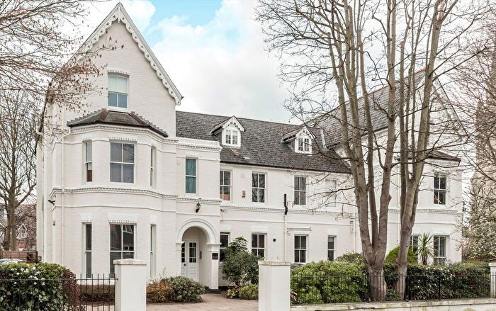 2 Bedroom Flat For Sale In Kingsdowne Road, Surbiton, KT6