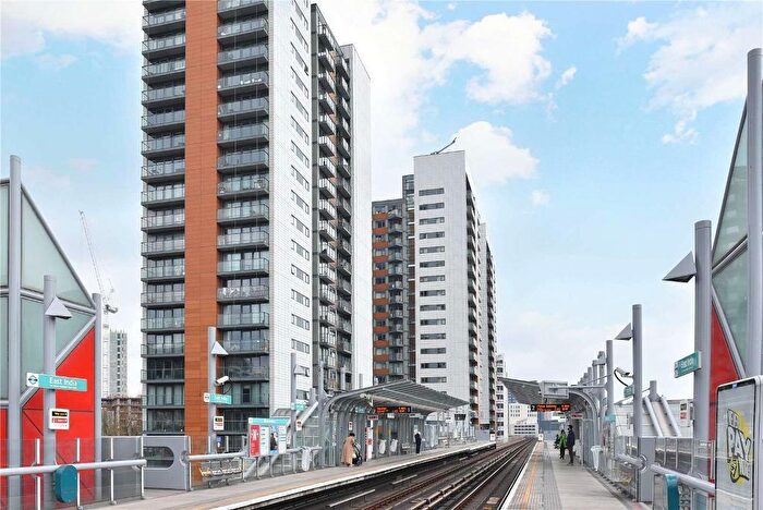 1 Bedroom Apartment To Rent In Elektron Tower, Blackwall Way, Canary Wharf, London, E14