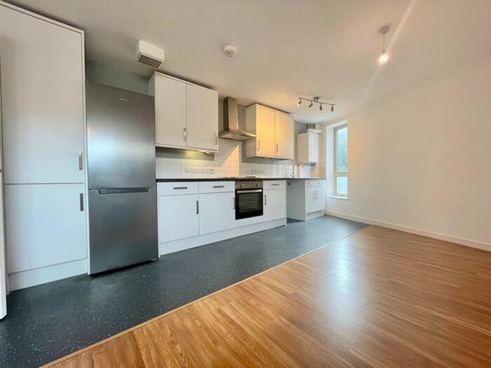 2 Bedroom Flat To Rent In Westmoreland Road, London, SE17