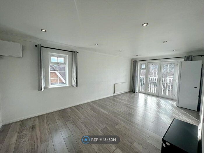 2 Bedroom Flat To Rent In Osborne Court, Harrow, HA2