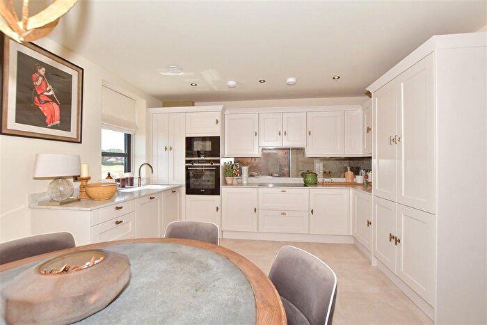 3 Bedroom Flat For Sale In Convent Road, Broadstairs, Kent, CT10