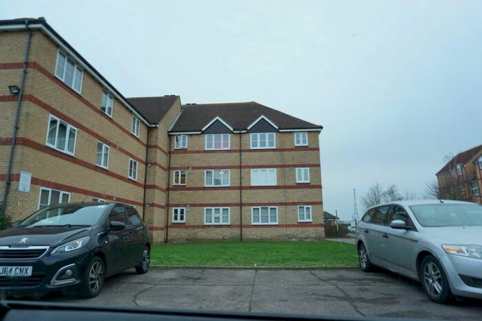 2 Bedroom Flat To Rent In Lewes Road, Grays, Essex, RM17